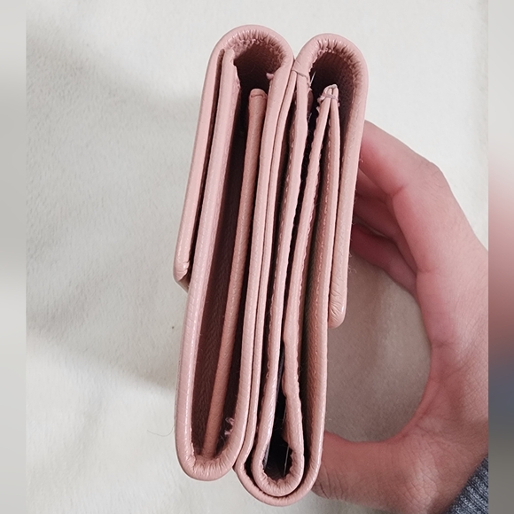 Chanel 2003-2004 textured caviar compact French wallet. Hologram present. - Picture 3 of 16